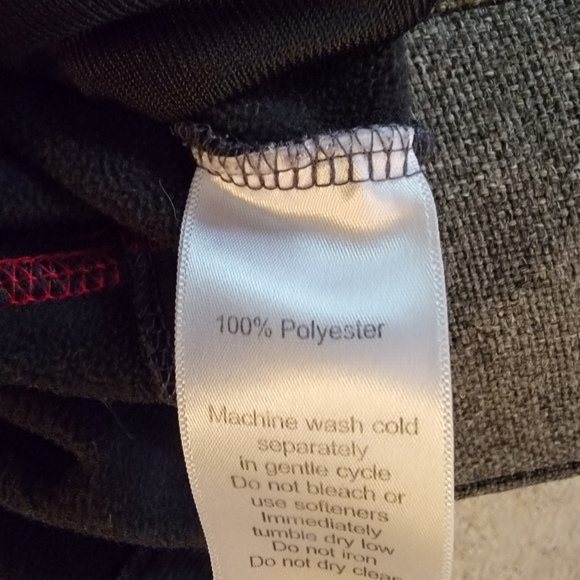 100% Polyester Gamestop Jacket - Picture 3 of 4